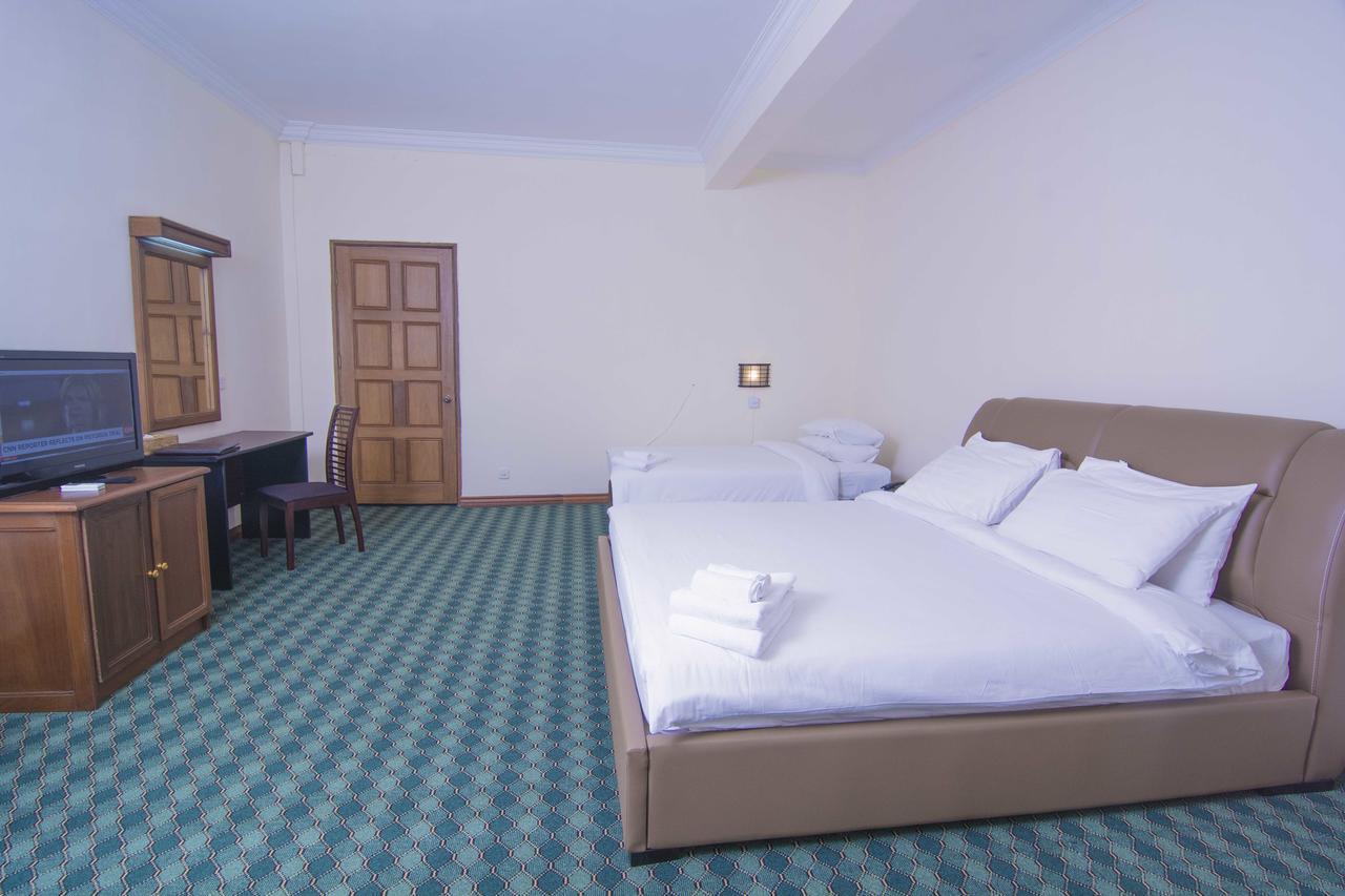 יאנגון Asia Plaza Hotel מראה חיצוני תמונה